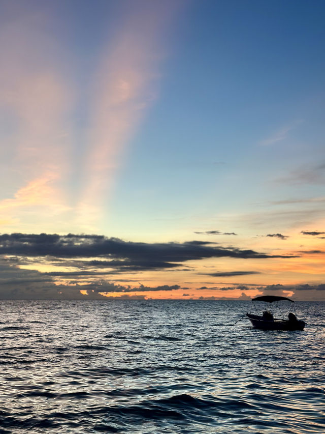 Relax at Sairee Beach, Koh Tao 🏝️
