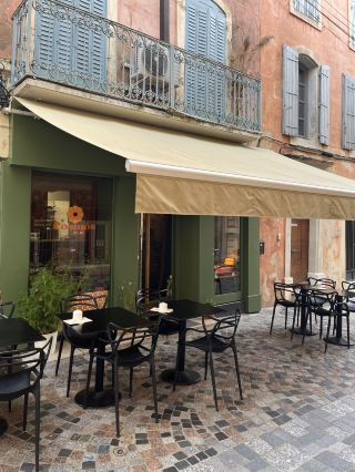 Arles | The brilliant cake shop in Arles with healthy drinks 