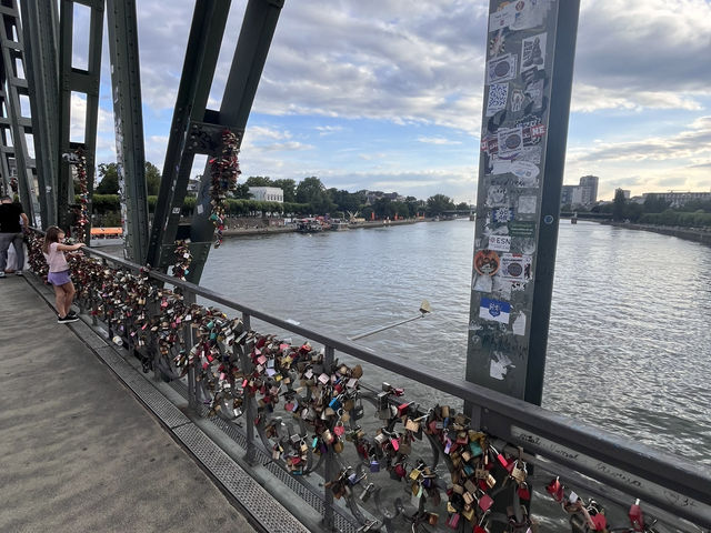 Budget Budget Budget Frankfurt Trip – Trust