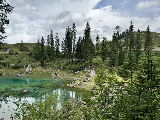走訪多洛米蒂山最美麗的湖泊～雷扎湖 (Lake Carezza)