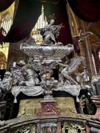 🌟  St. Vitus Cathedral, Prague