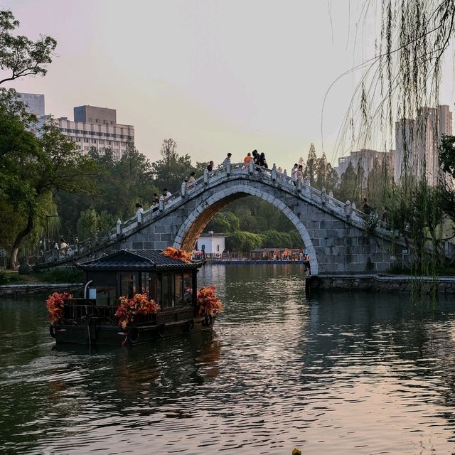 🚣 Baohe Park Boats: Scenic Rides & Lake Views