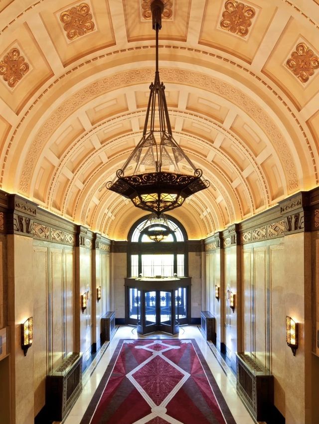 A peek into the Fairmont Peace Hotel 🏨