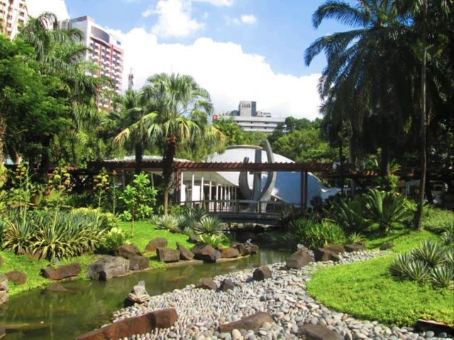 A Charming Park in Makati!🇵🇭