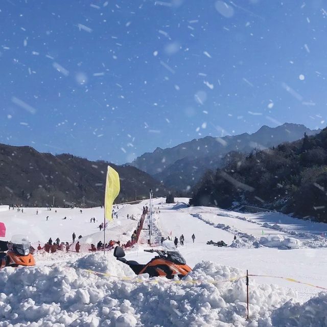 竹林畔滑雪場是西安市最大的滑雪場