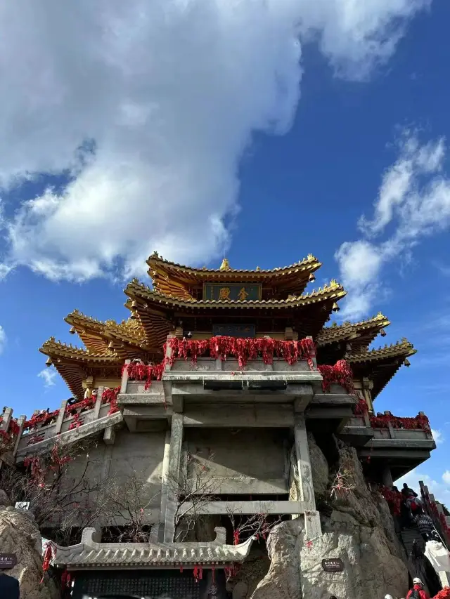 Dreamy Peach Blossom Snow—The Snowy Scenery of Mount Laojun