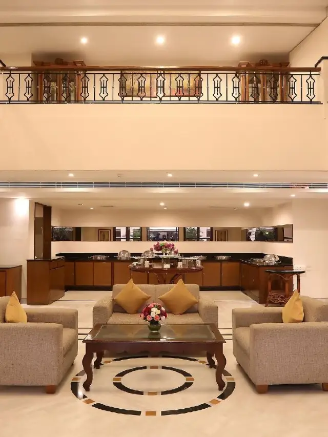 🌟 Chennai Charm: Stellar Stay at Green Park! 🌴✨