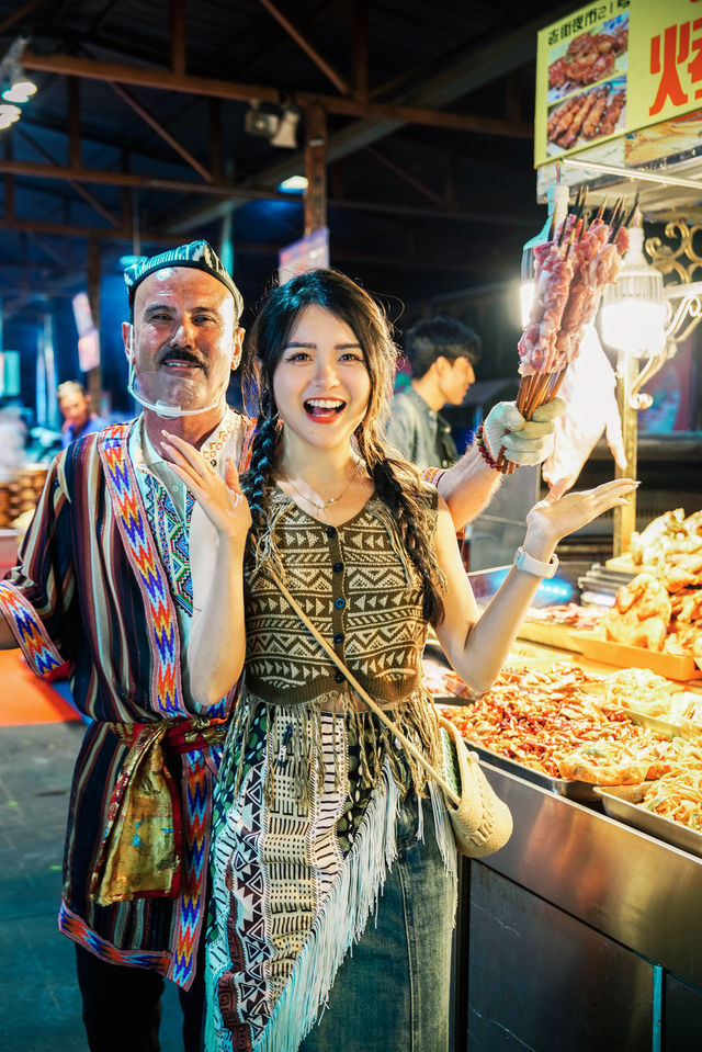 新疆阿克蘇老街夜市｜融入新疆夜生活品美食看雜技