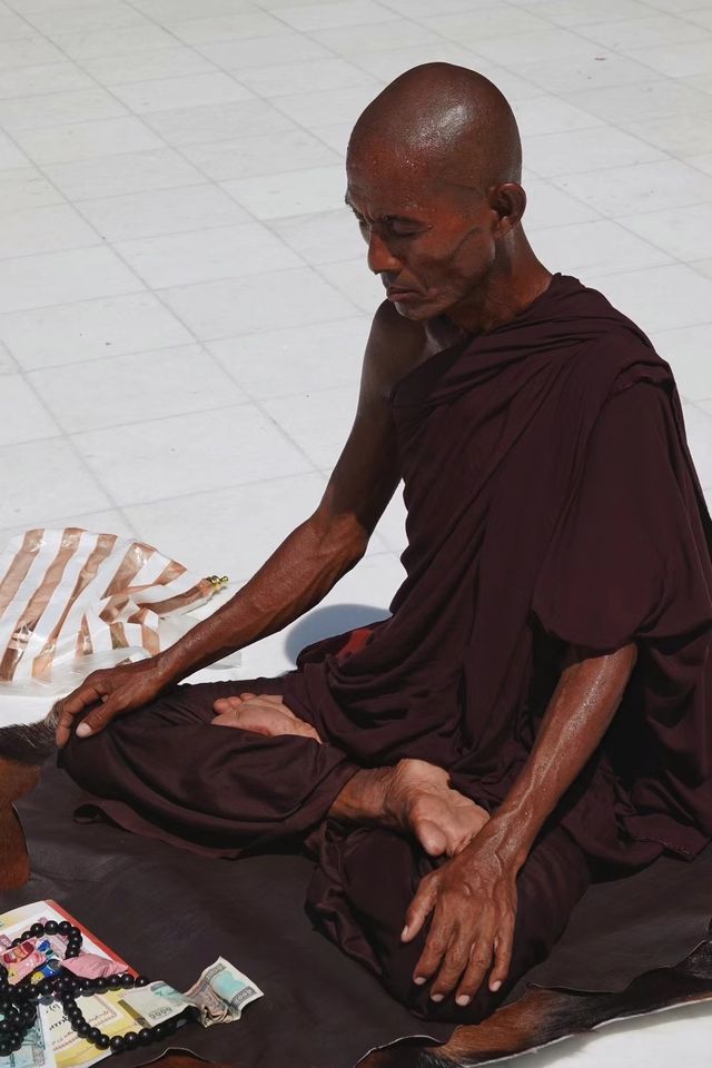 人生一定要去一次的仰光大金塔