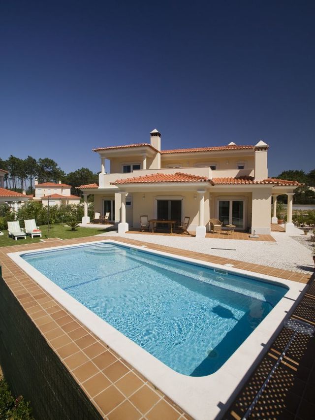 🌊🏨 Unwind in Portugal's Pristine Praia d'El Rey 🏌️‍♂️✨
