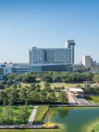🌟 Houston's Hotspot: Hilton Americas Delights! 🌟