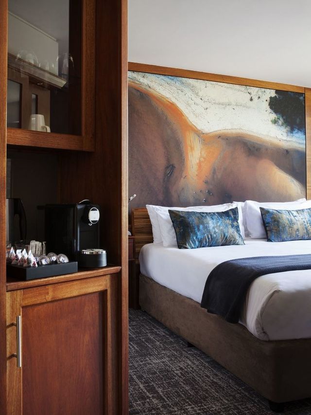 🌟 Sandton's Serene Stay: Seven Villa Hotel & Spa ✨