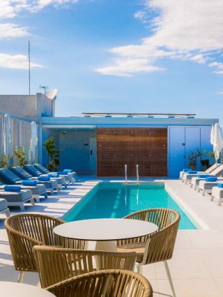 🏖️ Larnaca's Hidden Gem: Indulge in Cozy Luxury! 🌟