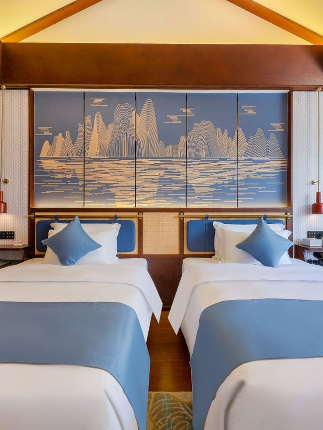 🏔️ Lijiang's Luxe Retreat: Snow-Capped Serenity & Culture 🏡