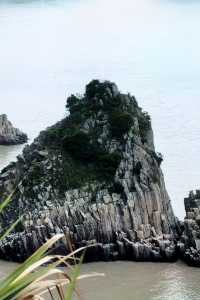 之前見到過韓國濟州島的柱狀節理帶，沒有中國象山的壯觀！