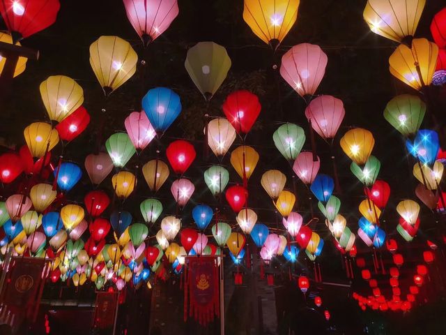朋友圈被问瘋了，都以為去不夜城玩了