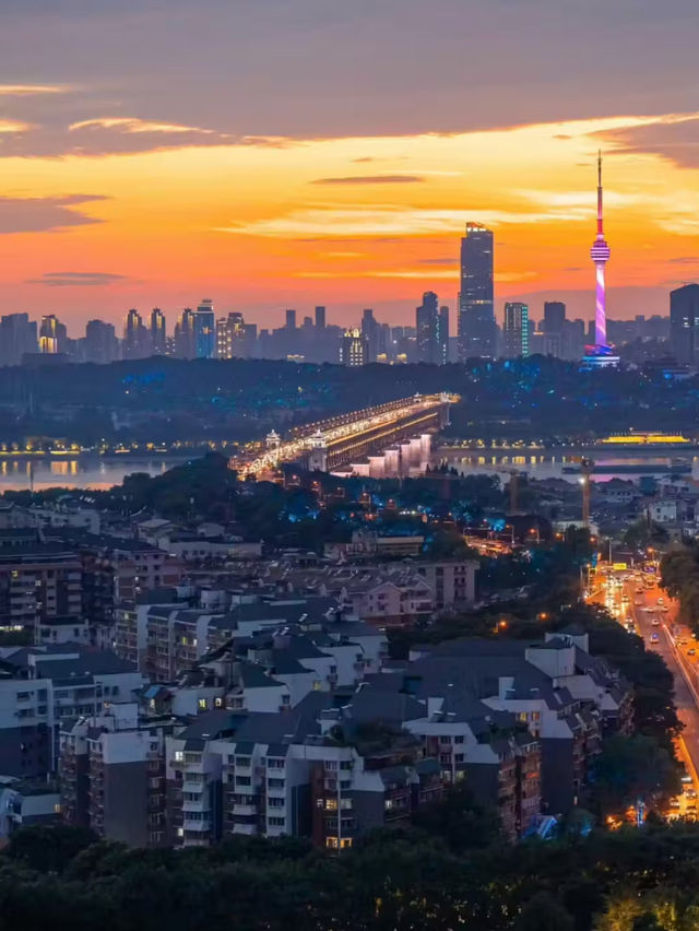 Yellow crane tower at sunset Wuhan 🇨🇳