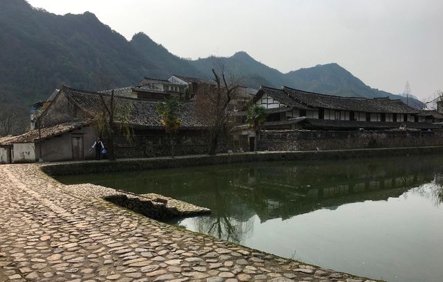 埭頭村鄉土建築，徜徉松風水月間。