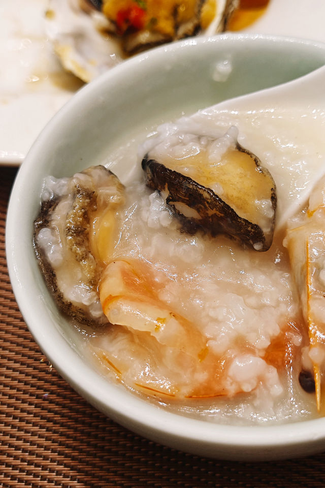 大閘蟹自助餐任食海鮮自助餐盡情享受。 大閘蟹自助餐任食海鮮自助餐盡情享受。
