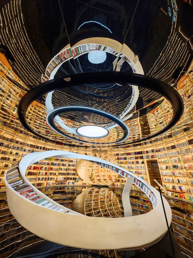 高顏值網紅書店｜愈欣書店。