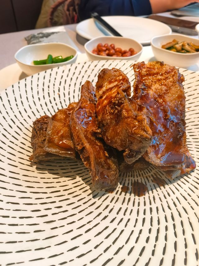 爐居＆聞喜路美食街佼佼者，上海本幫菜一只鼎