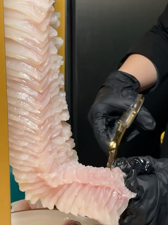 這家寶藏脆鰱魚火鍋店真的好火爆