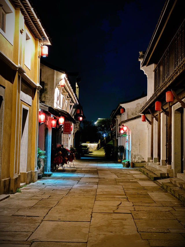楓橋老街夜景：古韻新光中的沉醉