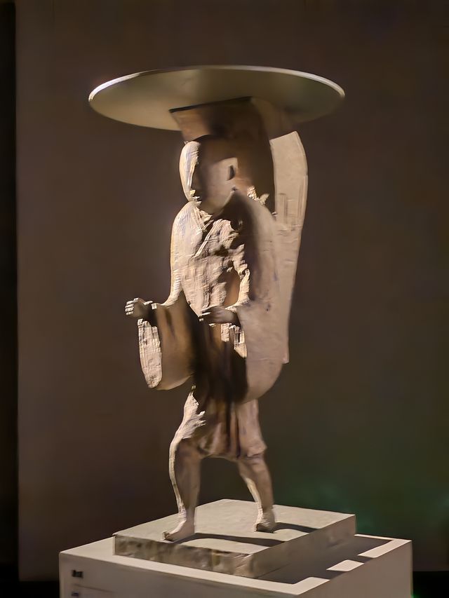 觀李象群雕塑展，欣賞栩栩如生的雕刻藝術