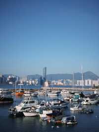 維多利亞公園日落前穿過天橋看海