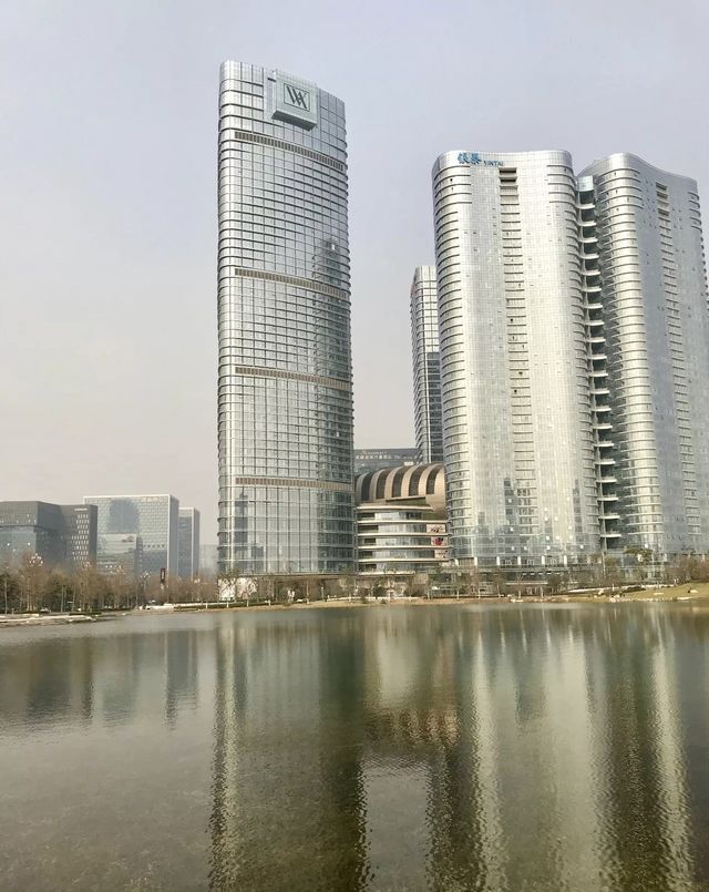 全成都，向南看，等你在鐘下｜成都華爾道夫