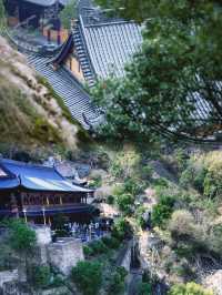 江南有自己的懸空寺，浙江台州萬佛寺