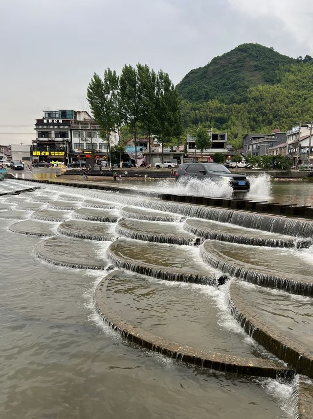 溯溪天花板 皖南月亮灣魚鱗壩