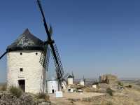 Los Molinos de Consuegra – Where Don Quixote’s Dreams Come to Life! 🌪️🏰