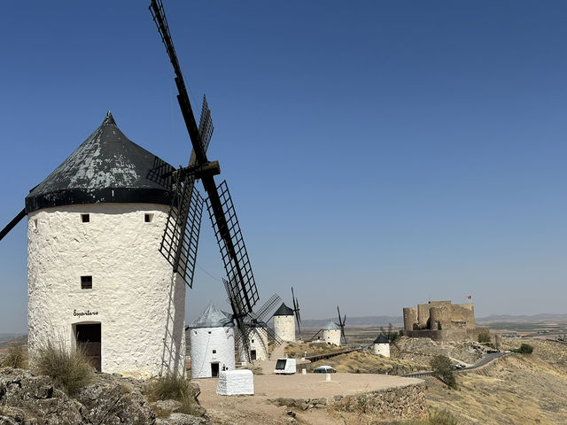 Los Molinos de Consuegra – Where Don Quixote’s Dreams Come to Life! 🌪️🏰