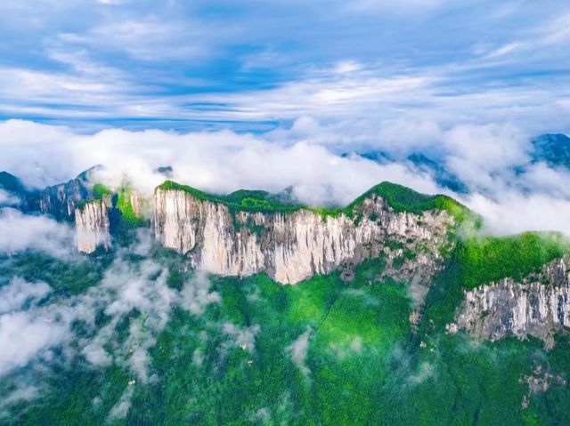 住進風景裏，醒在雲海間