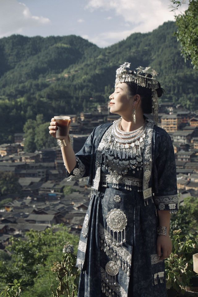 千戶苗寨就係為咗個靚位飲咖啡~