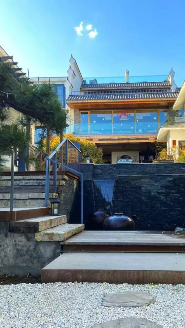 青島夏日的神仙民宿｜住進山海裡泡湯看海玩到不想走～   誰懂啊家人們！今年夏天在青島挖到的寶藏民宿