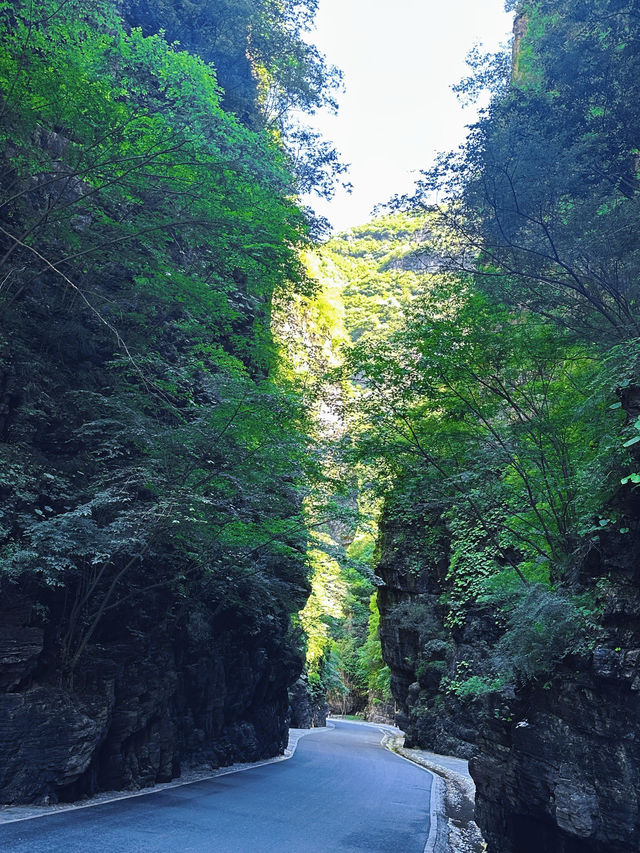 百里峽以徒步峽谷為主，適合鍾意自然風光同輕度探險嘅朋友。