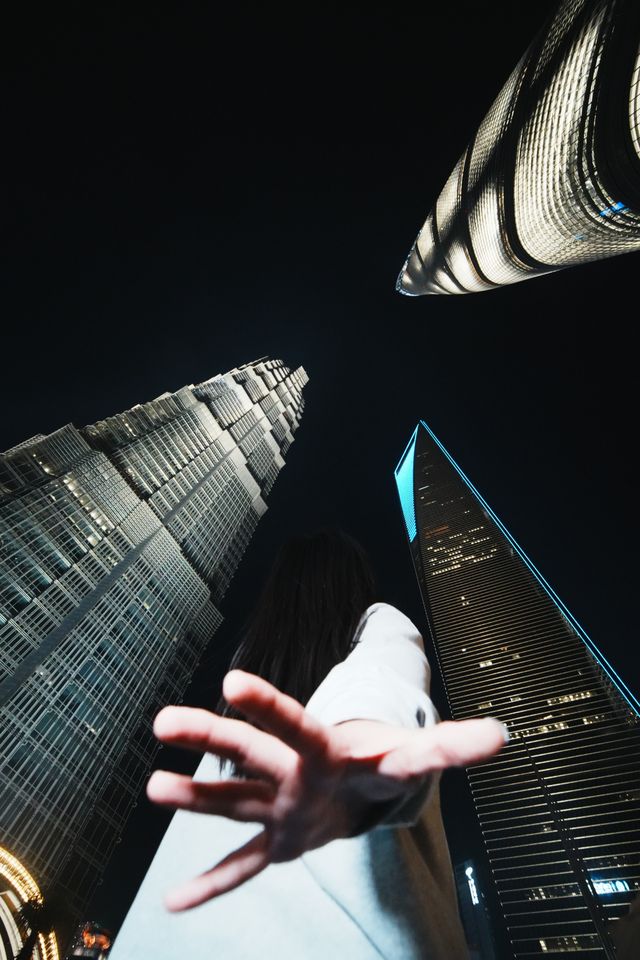 當然要感受魔都嘅繁華