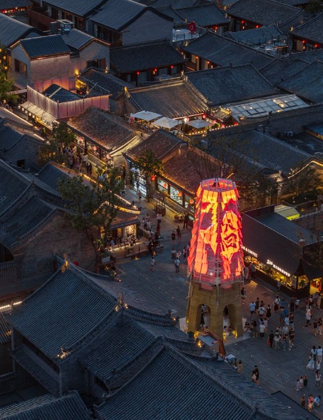 古城煙火氣 定格在磚瓦之間   當晨光漫過7.24公里的明代城牆，青磚黛瓦間便飄起刀削面的香氣，遠處