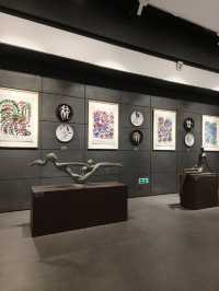 美術館驚現泡泡瑪特