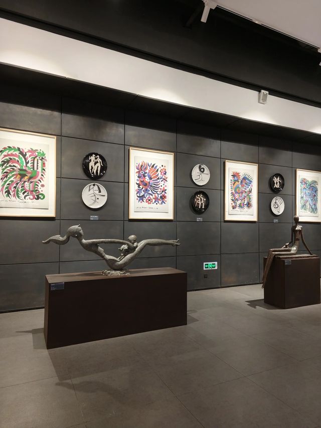 美術館驚現泡泡瑪特 美術館驚現泡泡瑪特