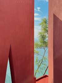 深圳松善｜住進紅牆藍海間的隱世美學度假地