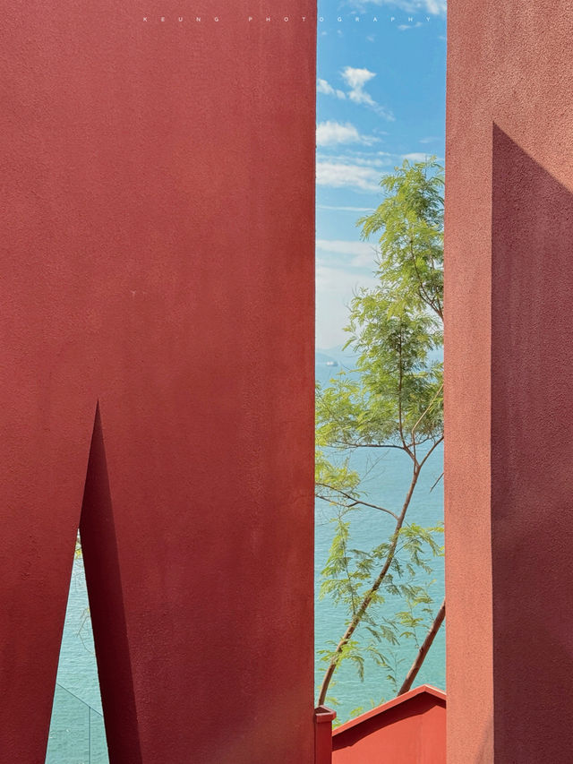 深圳松善｜住進紅牆藍海間的隱世美學度假地