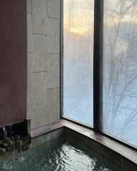 雪景溫泉天花板在這