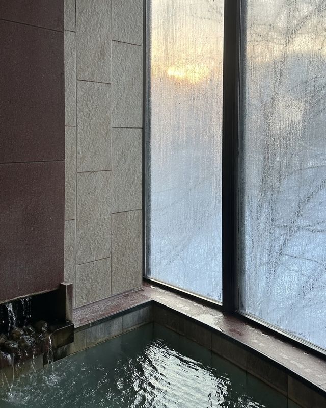 雪景溫泉天花板在這