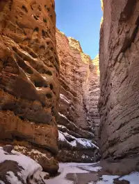 不望祁連山頂雪，錯把張掖當江南