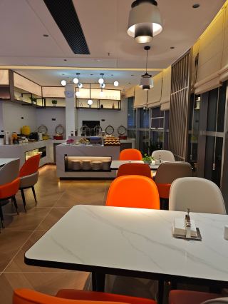 A must-stay in Zigui! Real photos of breakfast at Licheng Hotel: nourishing orange juice + classic beef noodles.