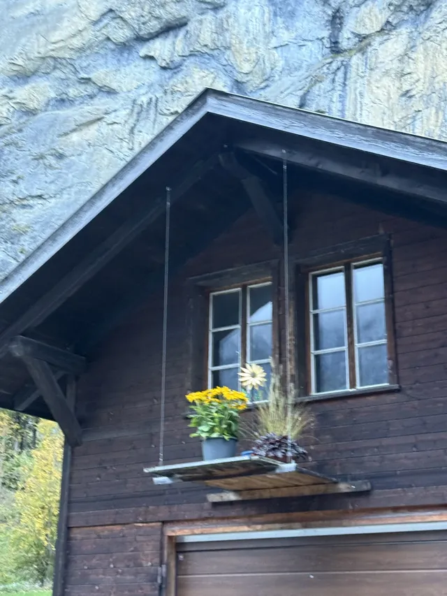 瑞士必衝！勞特布倫嫩的瀑布和火車太會撩了