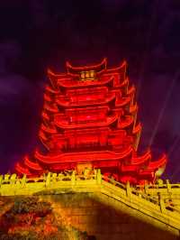 武漢夜遊黃鶴樓親測燈光秀美翻啦！
